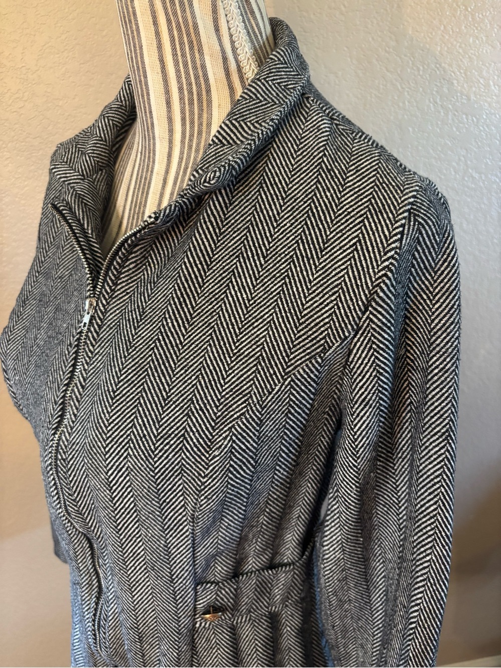 Herringbone Blazer Large SHEIN Black & White Tweed Zip-Front Flap Detail Jacket - Picture 10 of 16